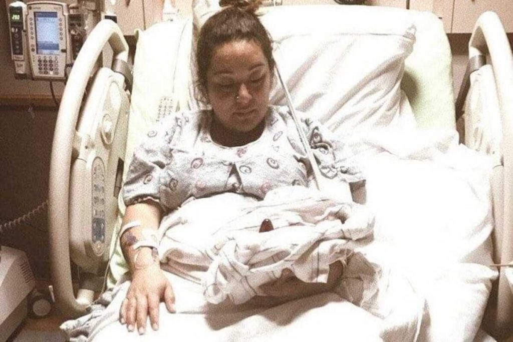 Médico derruba recém-nascido e diz a mãe para não se preocupar porque terá mais filhos