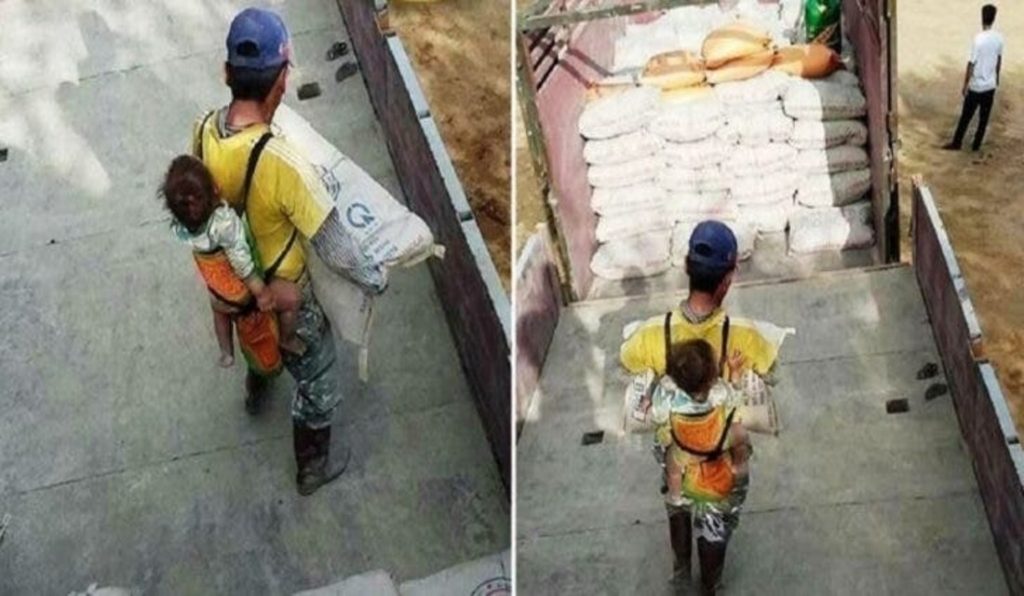Este pai viúvo trabalha com o filho nas costas para não deixá-lo sozinho