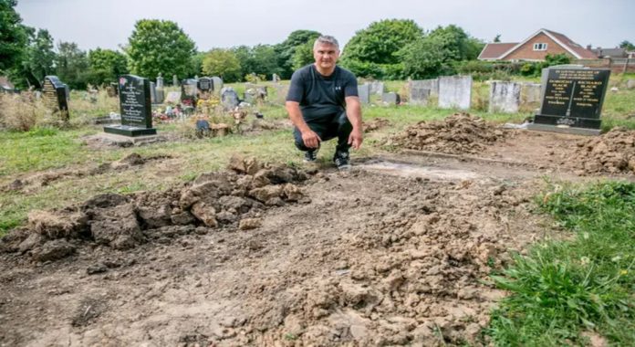 Familiares descobrem que visitam o túmulo errado há 17 anos