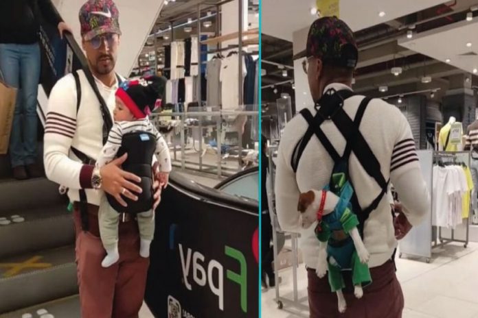 Homem usa pochete dupla para carregar seu bebê e seu cachorro ao mesmo tempo