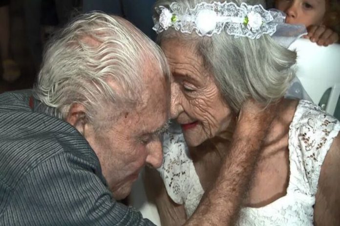 Idosos viraram namorados e se casaram com mais de 90 anos